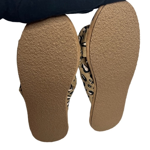 Madewell Crisscross Scuff Animal Print Slippers - Picture 9 of 11